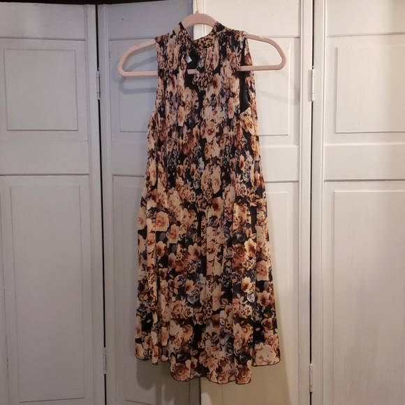 Flowered Dress - Picture 2 of 4